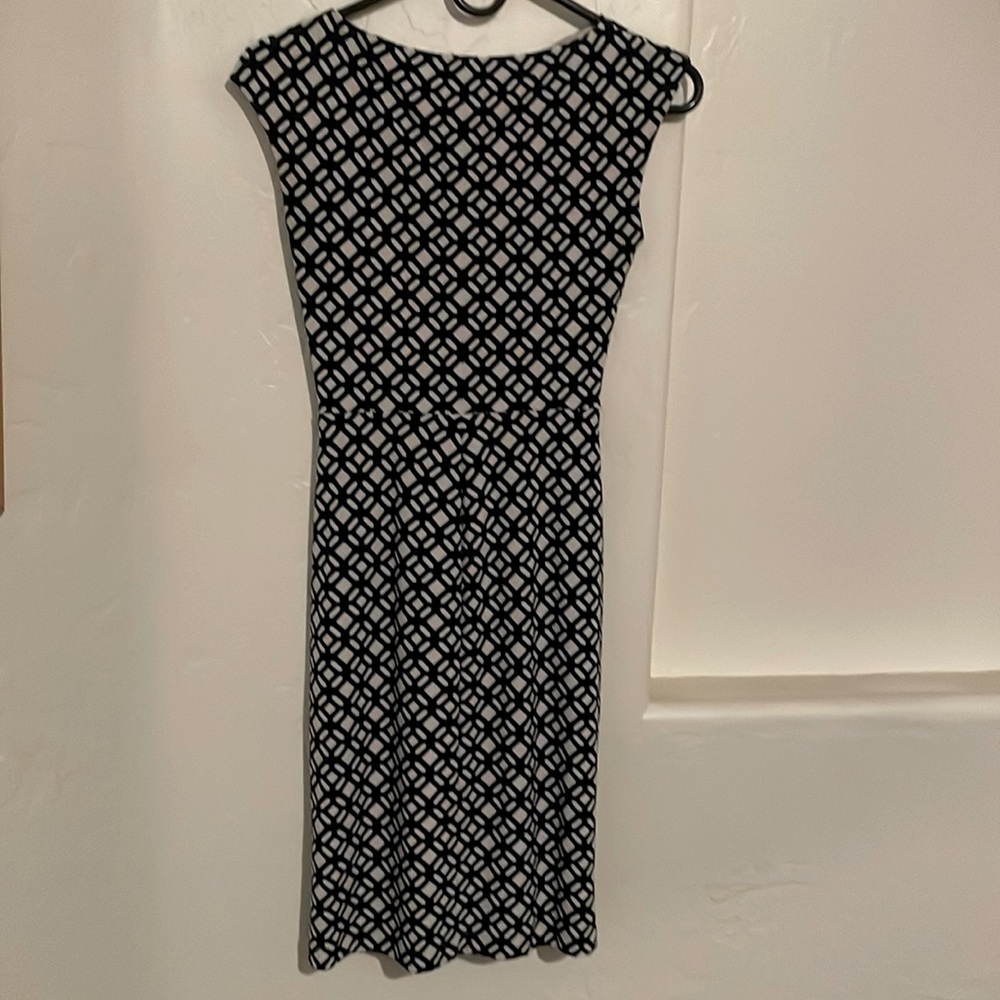Petite: Boat neck pattern dress with knot
